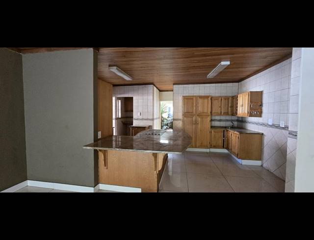 5 BEDROOM HOUSE FOR SALE IN ELARDUSPARK